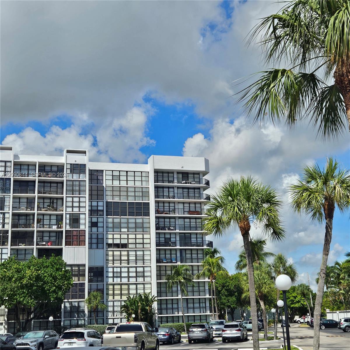 1000 Parkview Dr # 124