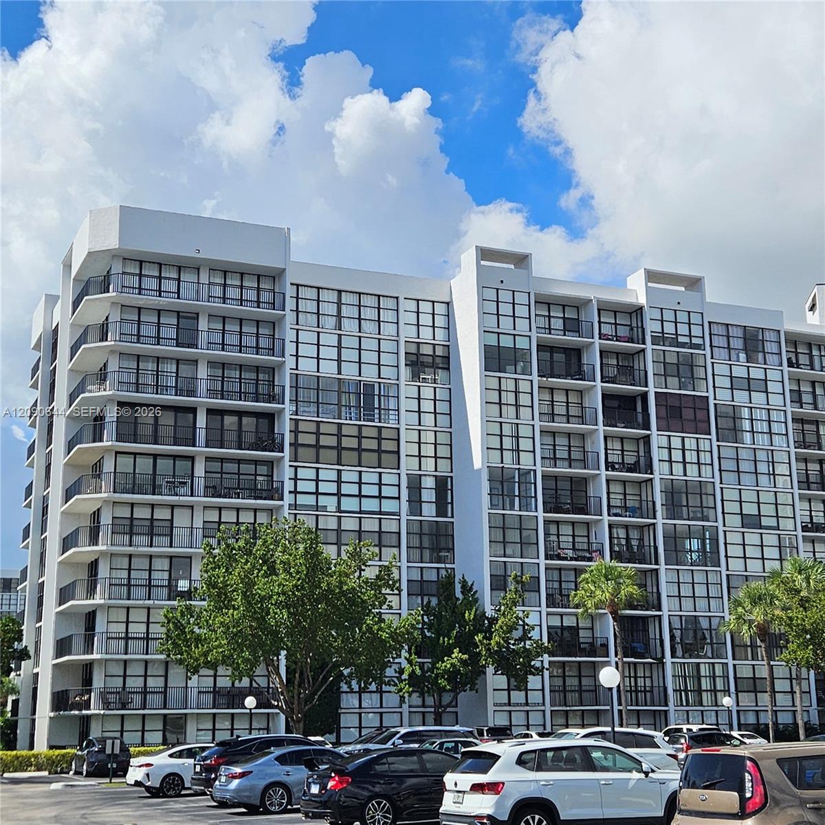 1000 Parkview Dr # 124