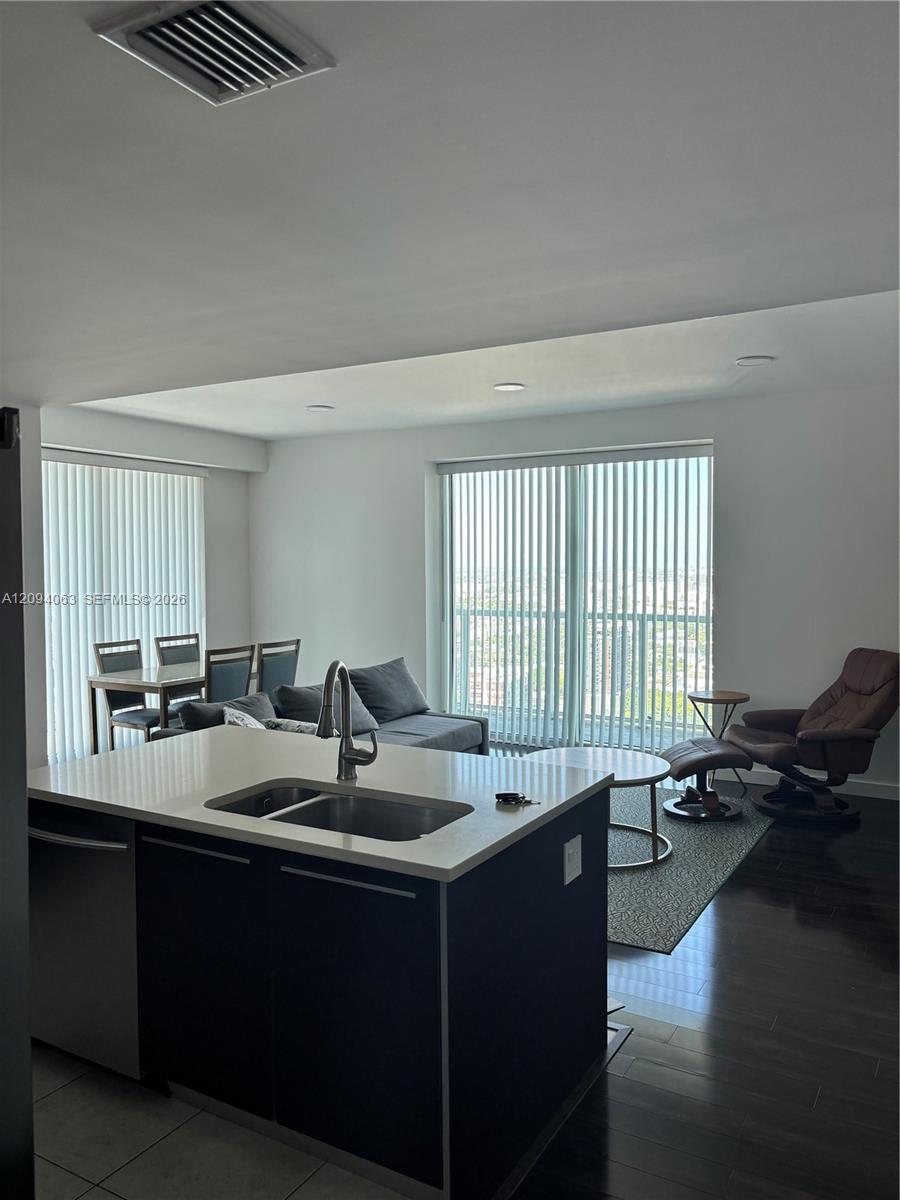 1900 N Bayshore Dr # 4011