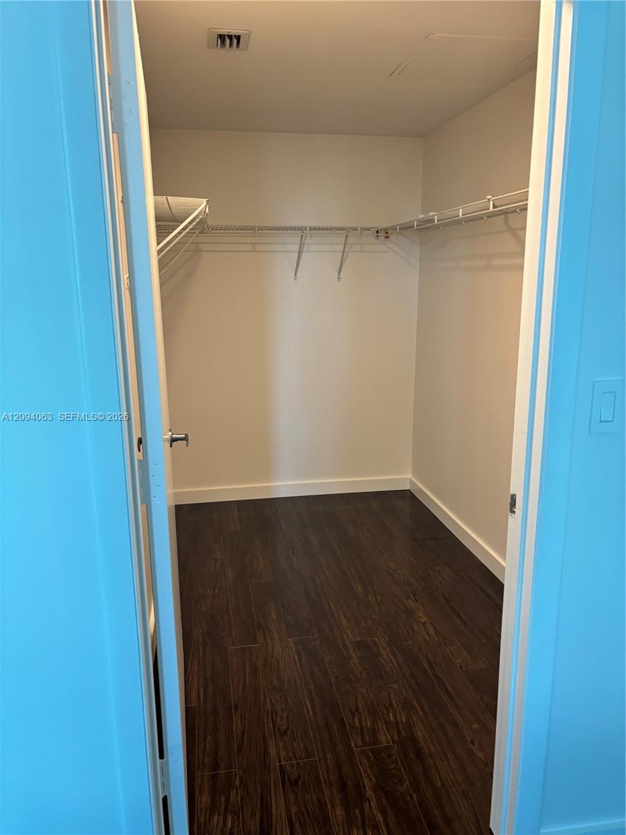 1900 N Bayshore Dr # 4011