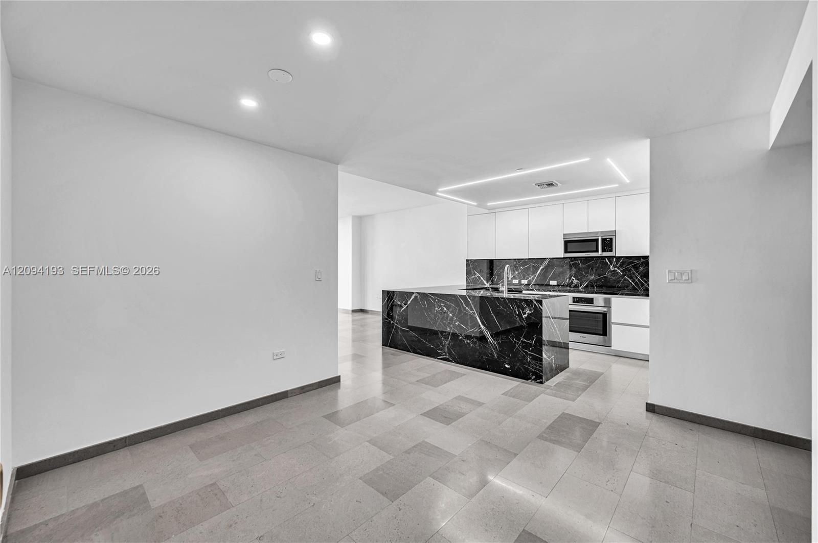 88 SW 7th St # 806
