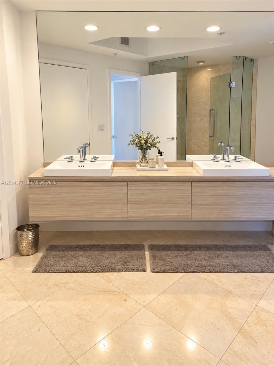 17301 Biscayne Blvd # 211