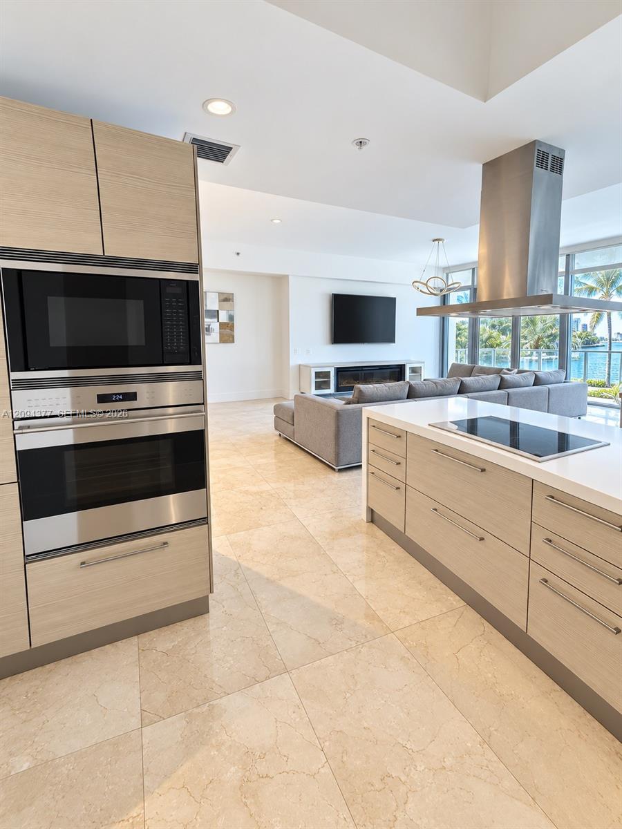 17301 Biscayne Blvd # 211