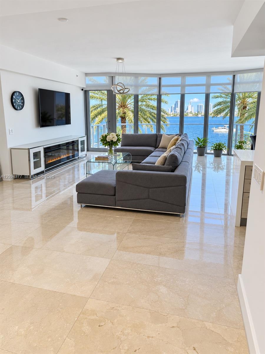 17301 Biscayne Blvd # 211
