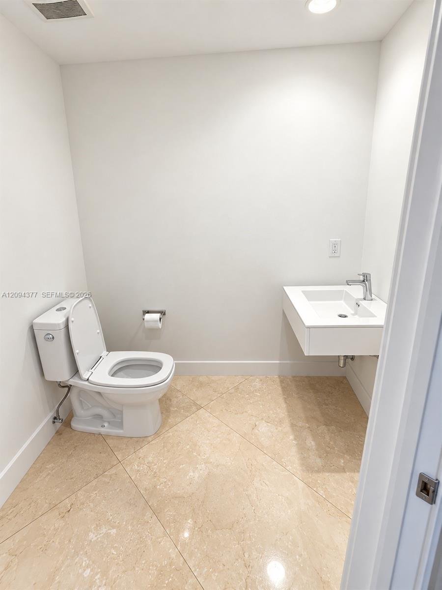 17301 Biscayne Blvd # 211