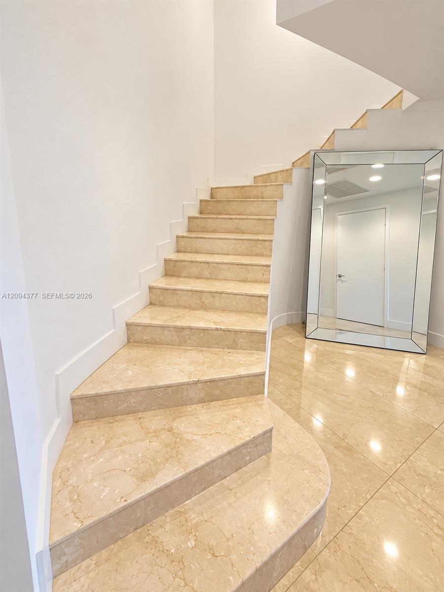 17301 Biscayne Blvd # 211