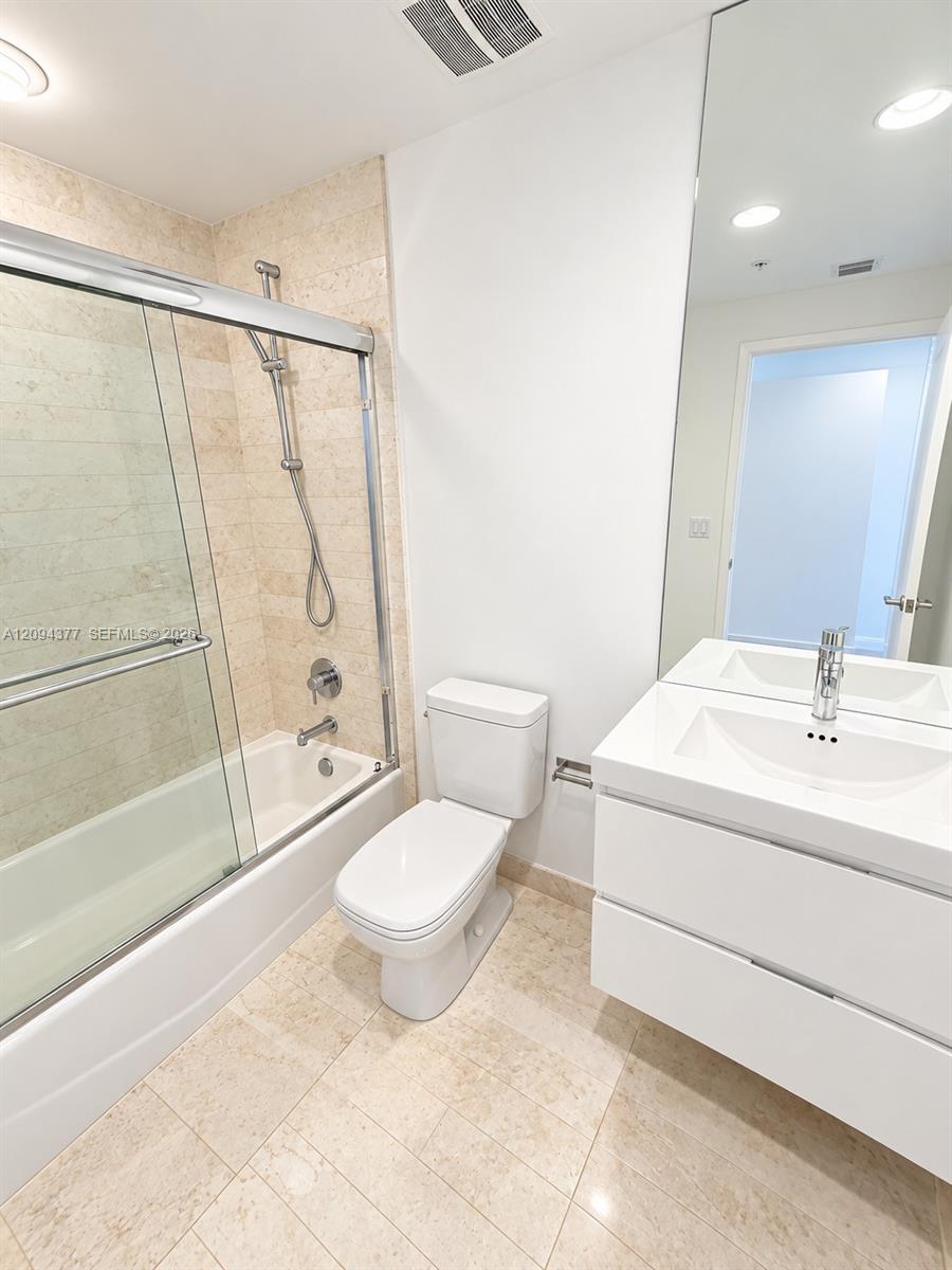 17301 Biscayne Blvd # 211