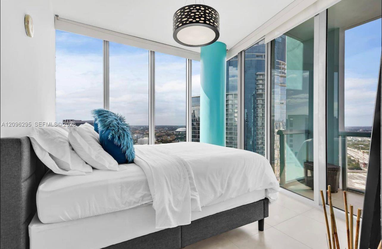 888 Biscayne Blvd # 4701