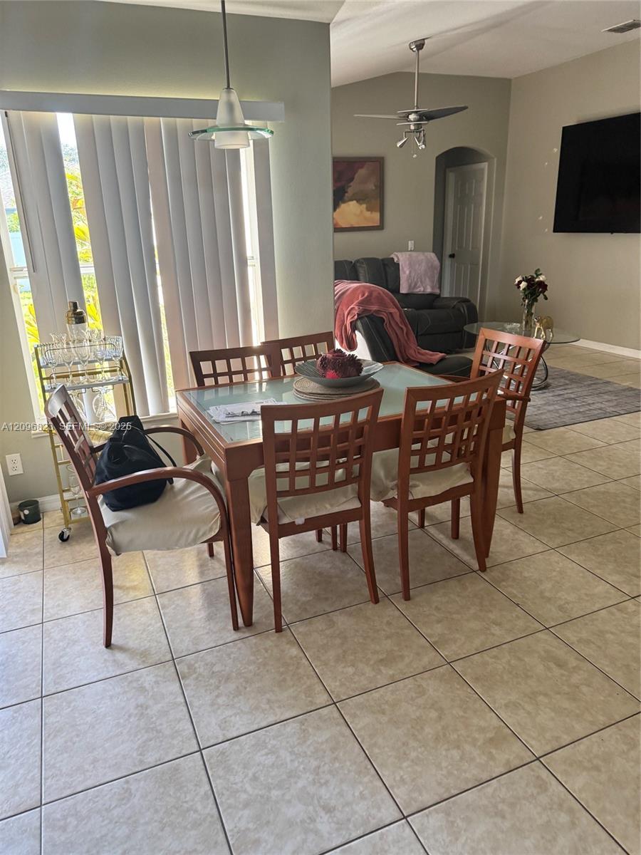 1058 SW Calmar Ave, Port St. Lucie