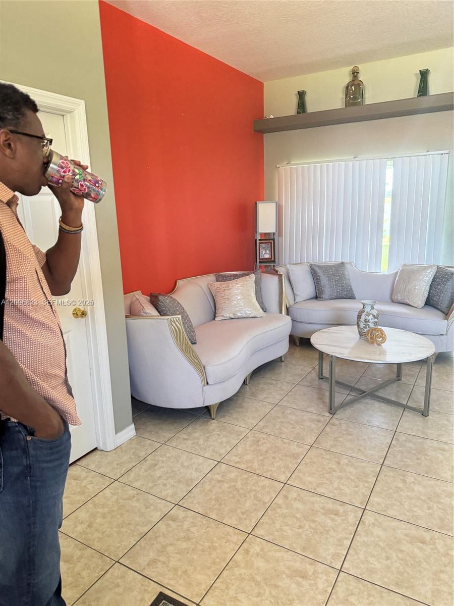 1058 SW Calmar Ave, Port St. Lucie