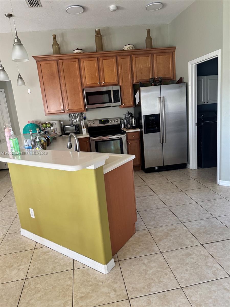 1058 SW Calmar Ave, Port St. Lucie