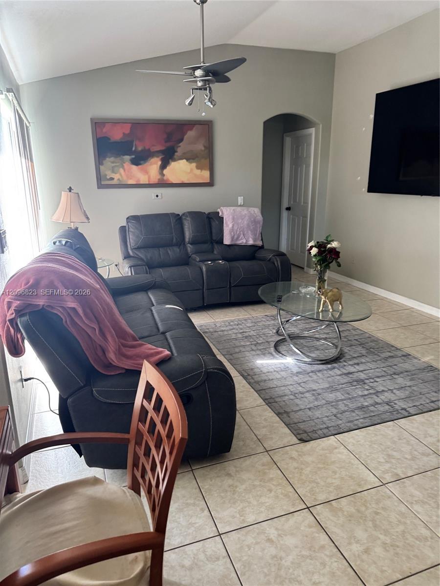 1058 SW Calmar Ave, Port St. Lucie