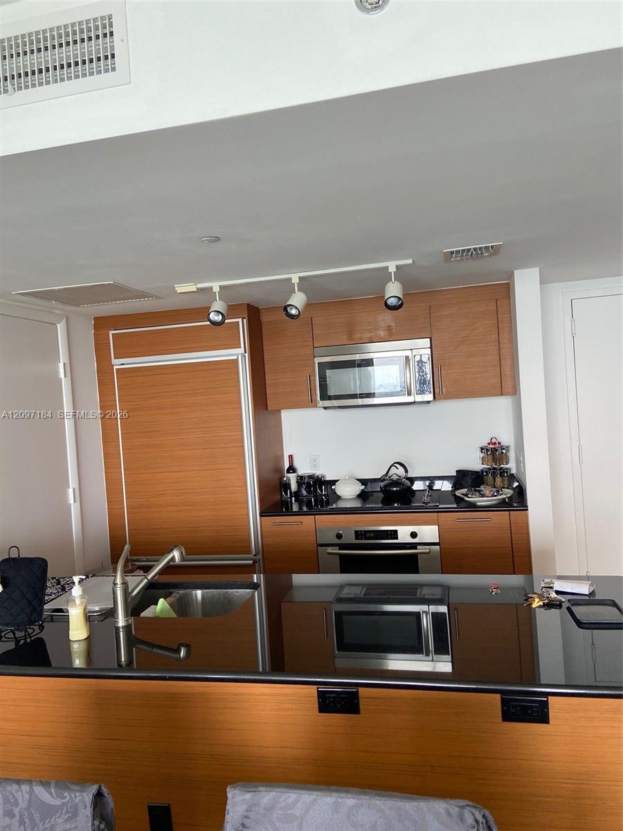 50 Biscayne Blvd # 2906