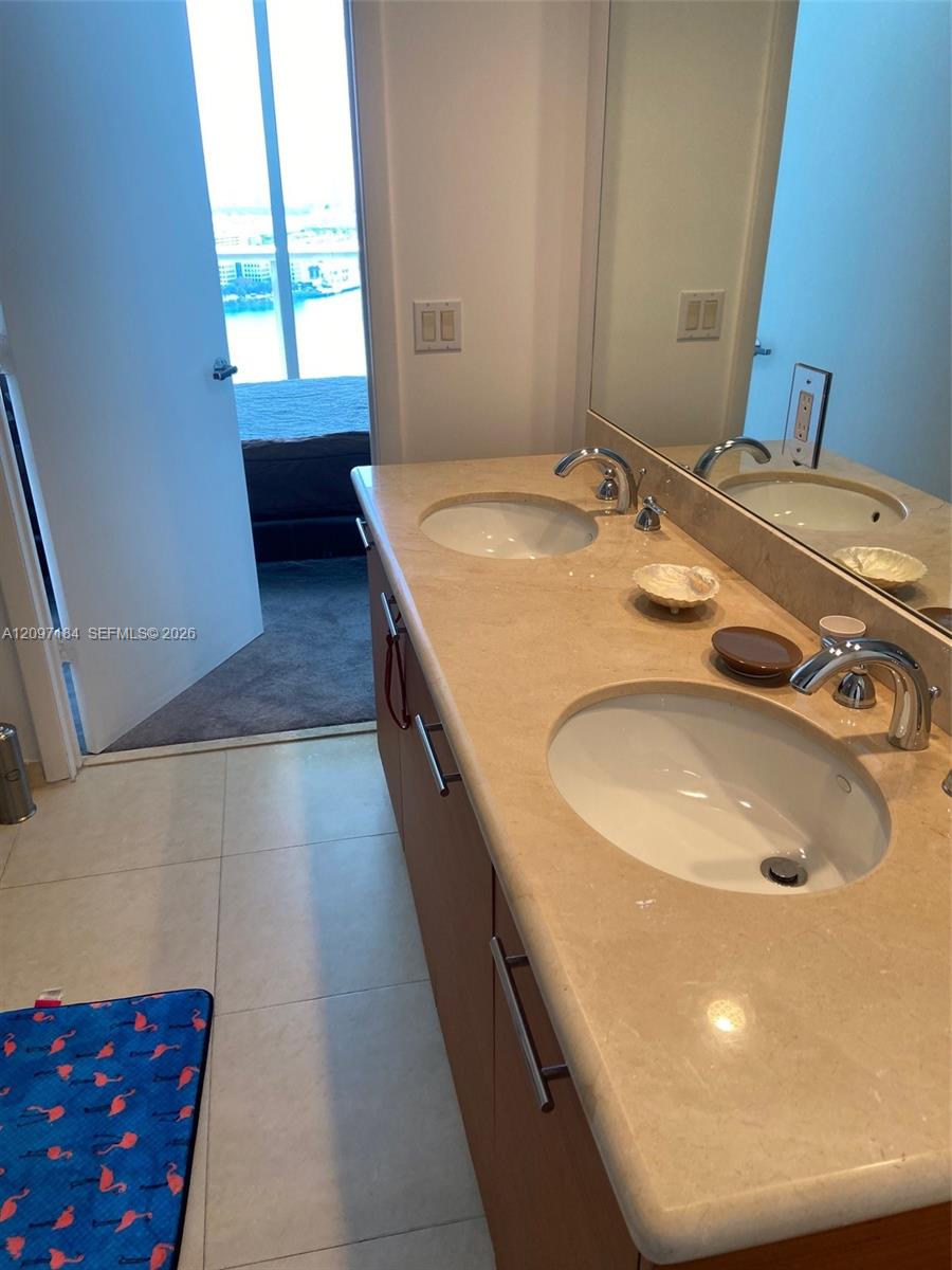 50 Biscayne Blvd # 2906