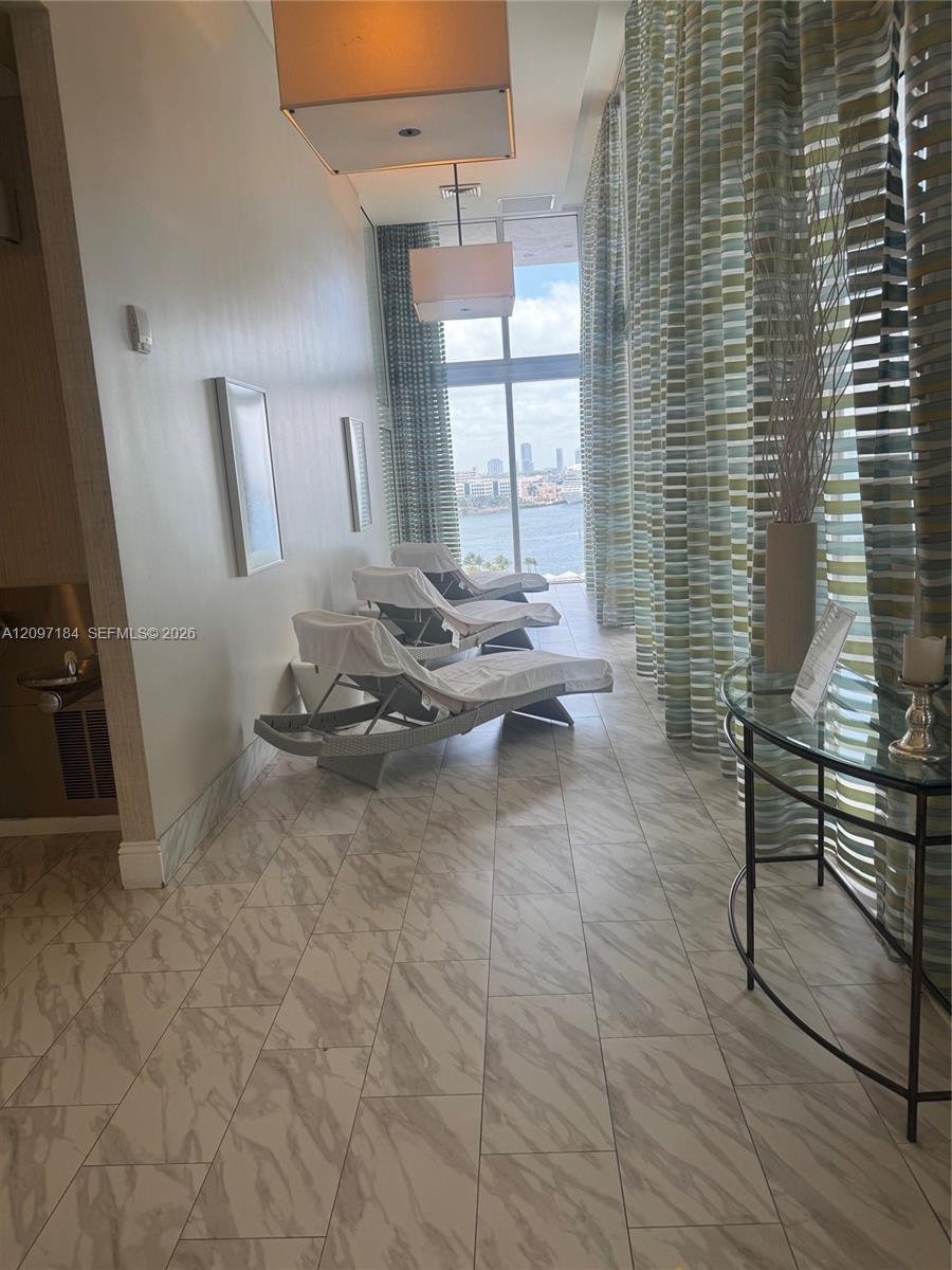 50 Biscayne Blvd # 2906