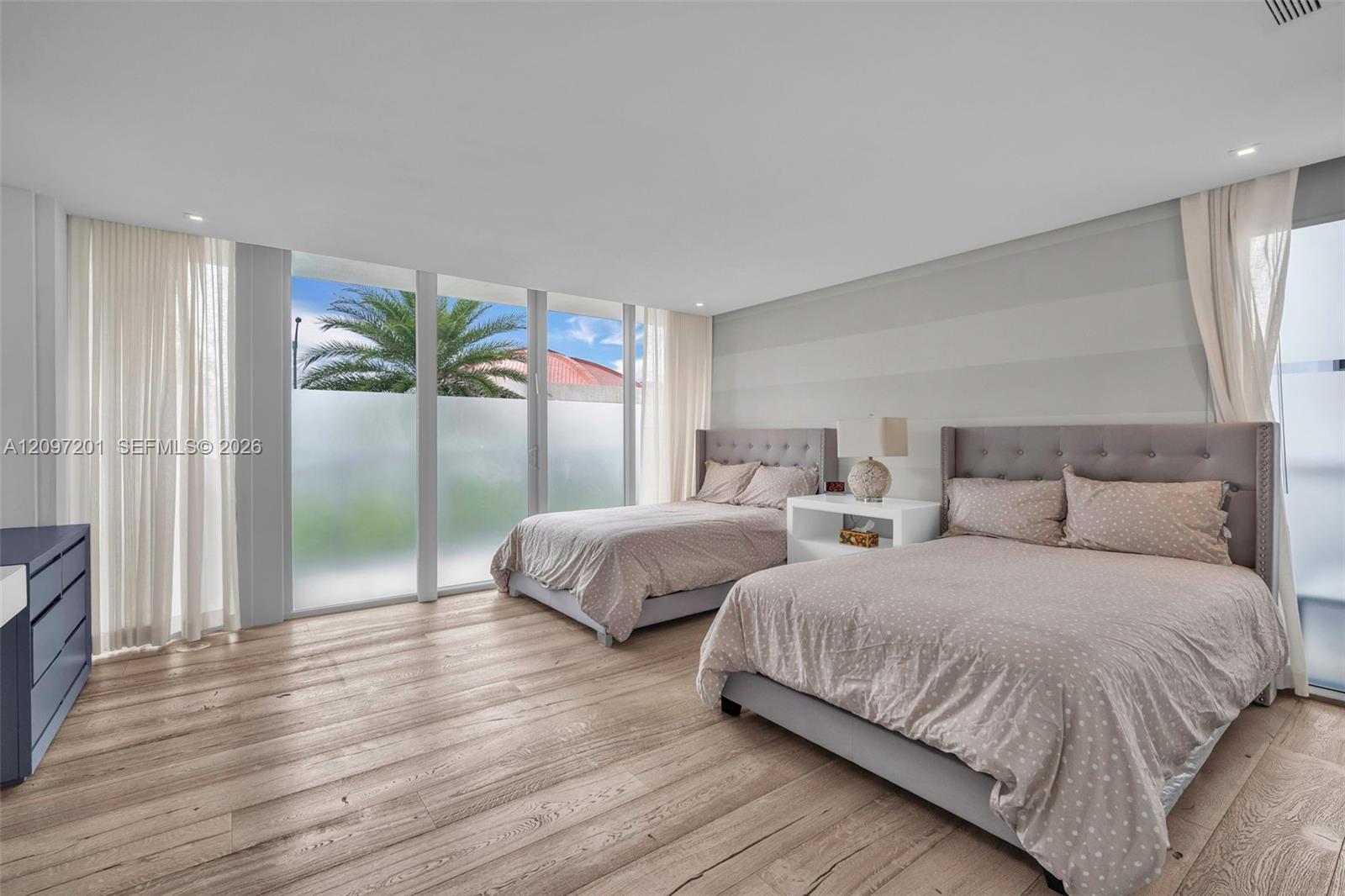 9501 Collins Ave # 1