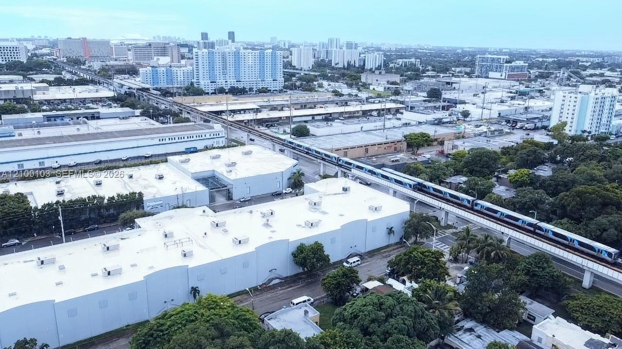 1085 NW 25th St