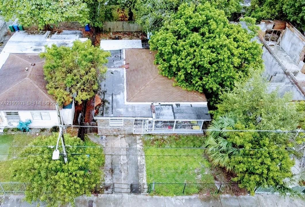1085 NW 25th St
