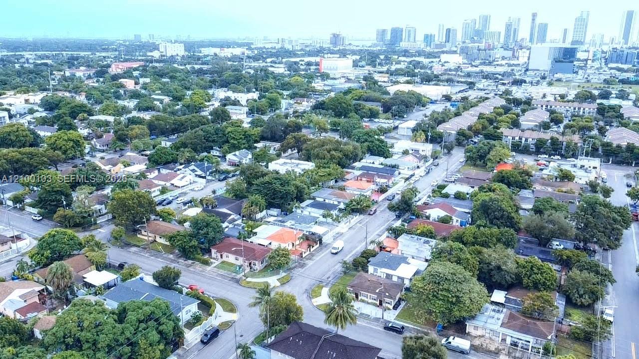 1085 NW 25th St
