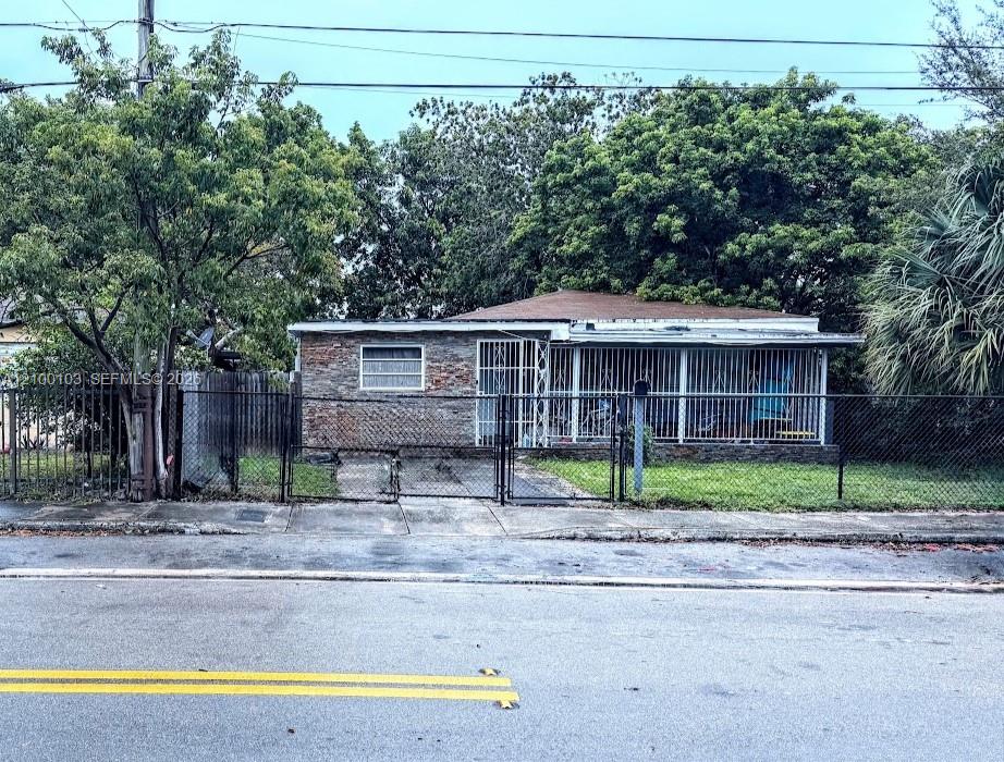 1085 NW 25th St