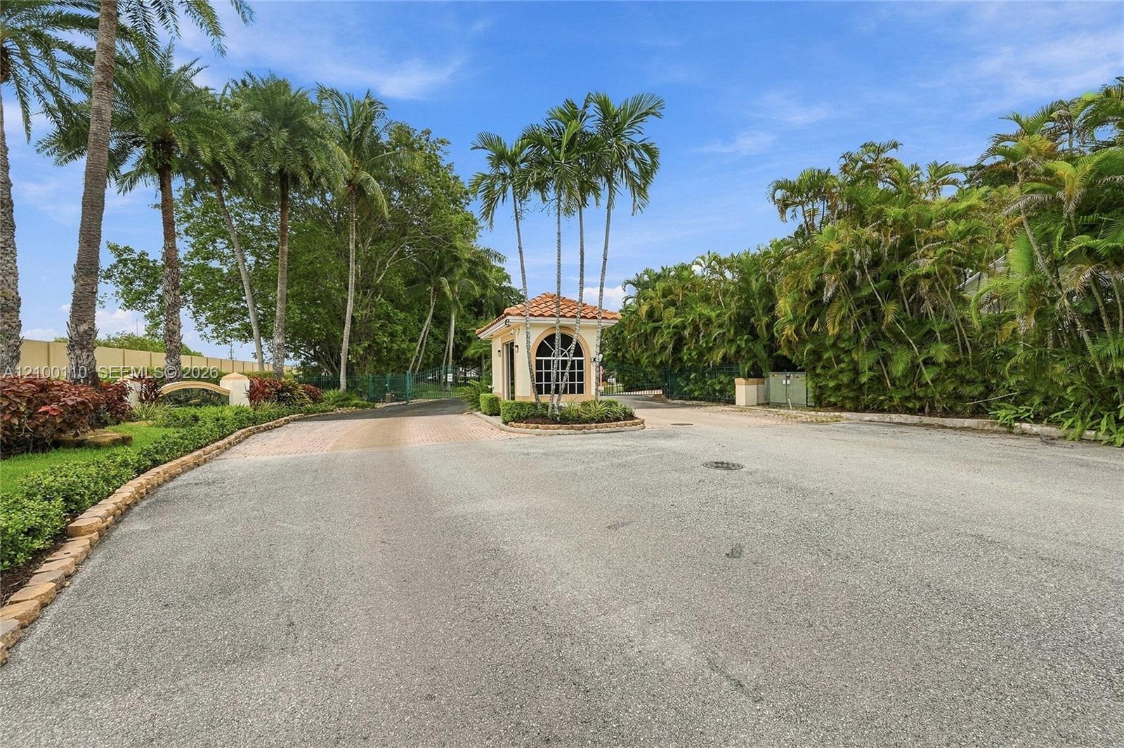 412 W Palm Aire Dr # 412
