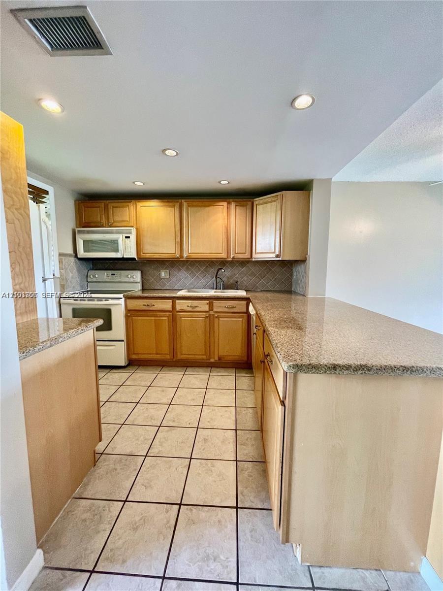 2309 S Cypress Bend Dr # 113C