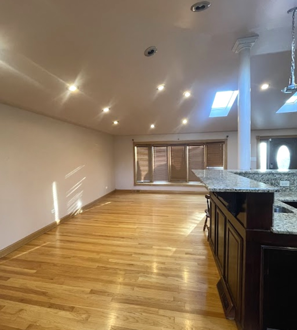 7642 W 105th Street