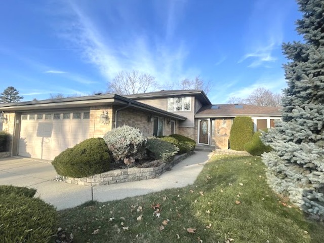 7642 W 105th Street