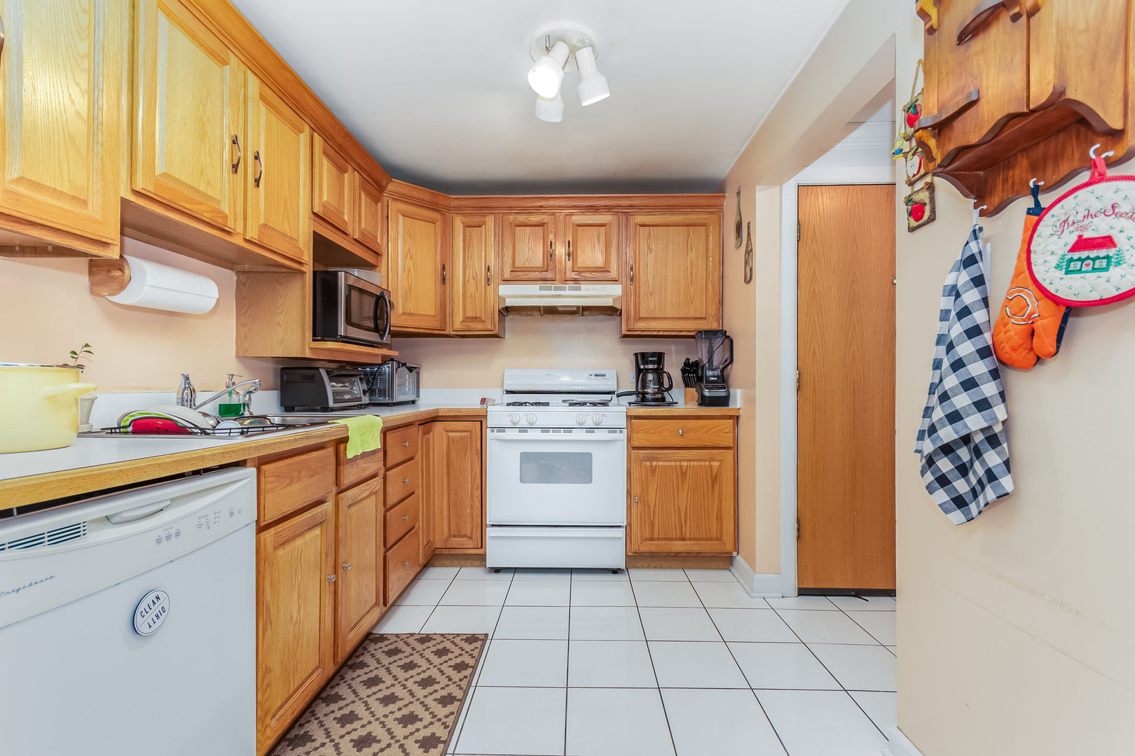5850 W 87th Street Unit: 2C