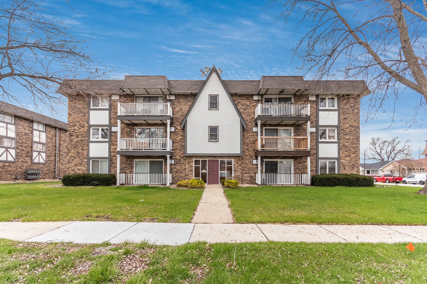 5850 W 87th Street Unit: 2C