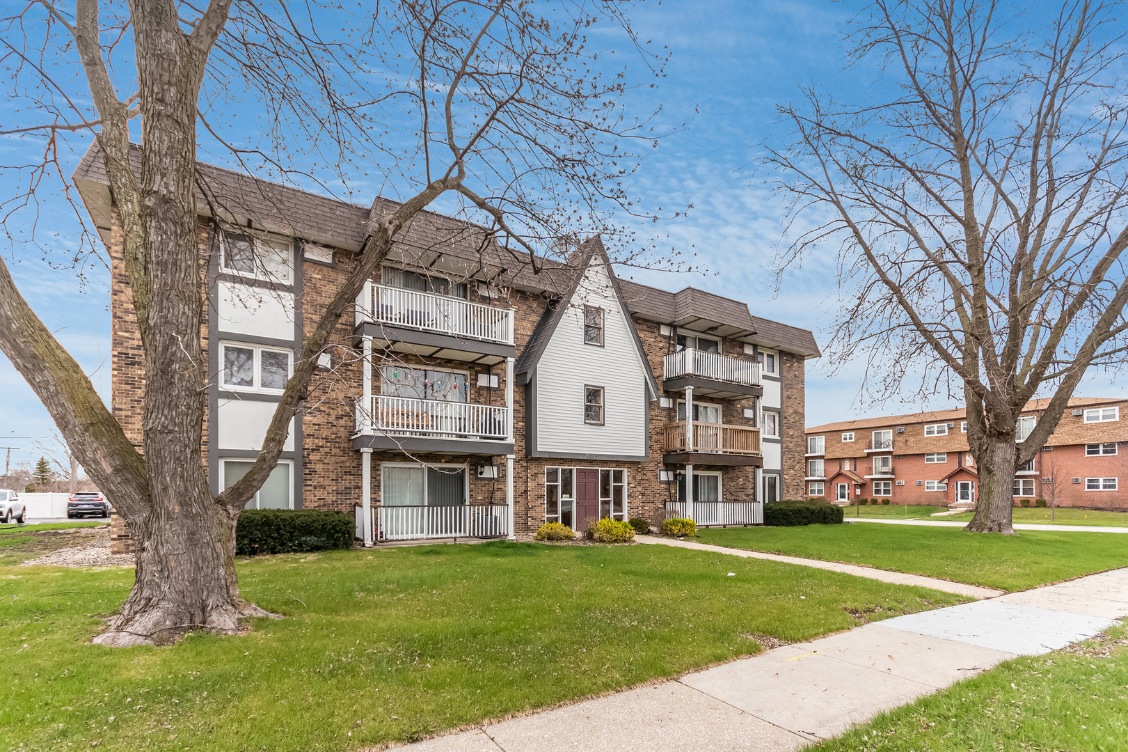 5850 W 87th Street Unit: 2C