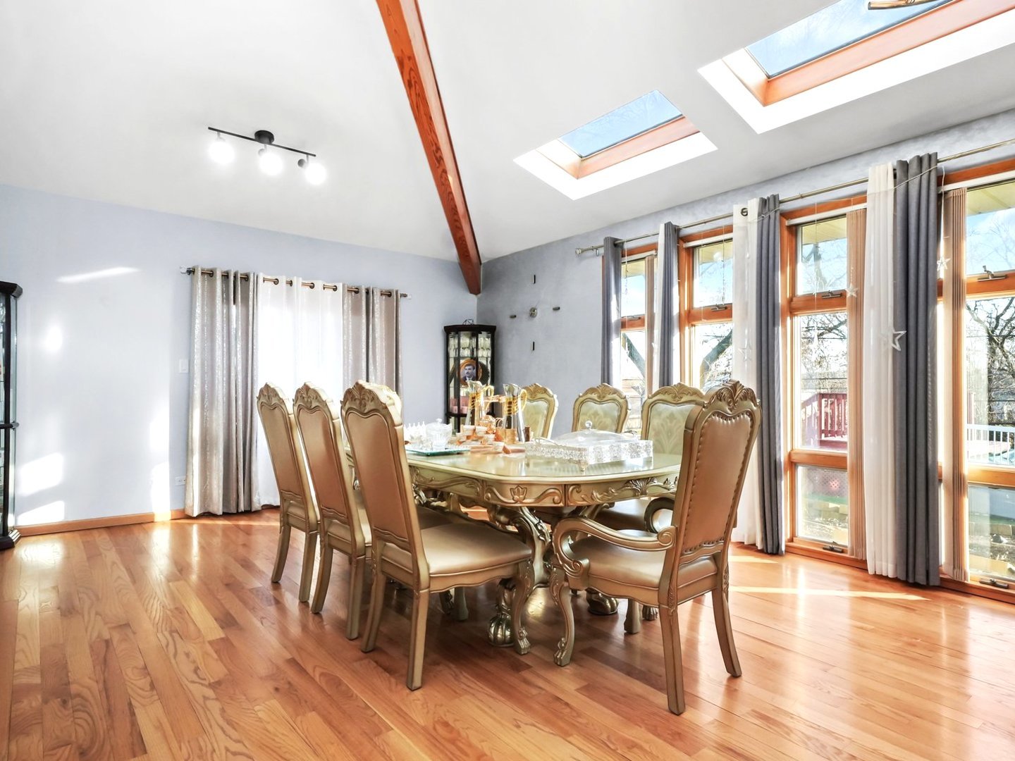 8705 W 92nd Place
