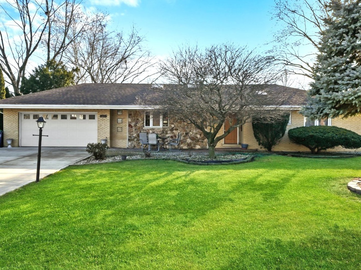 8705 W 92nd Place