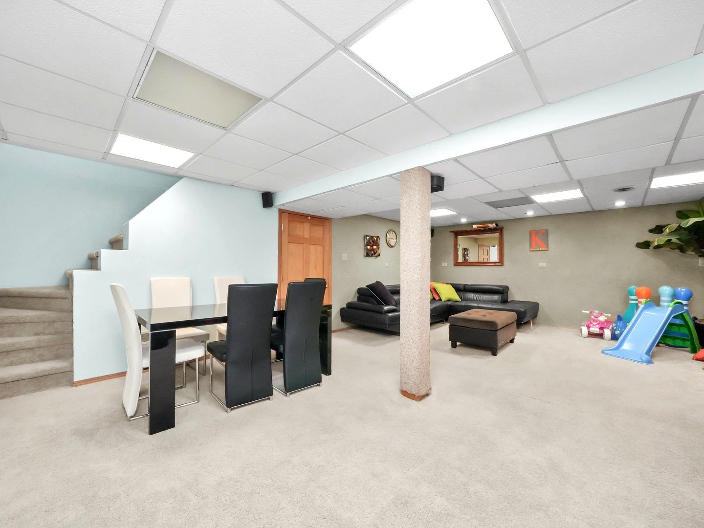 8705 W 92nd Place