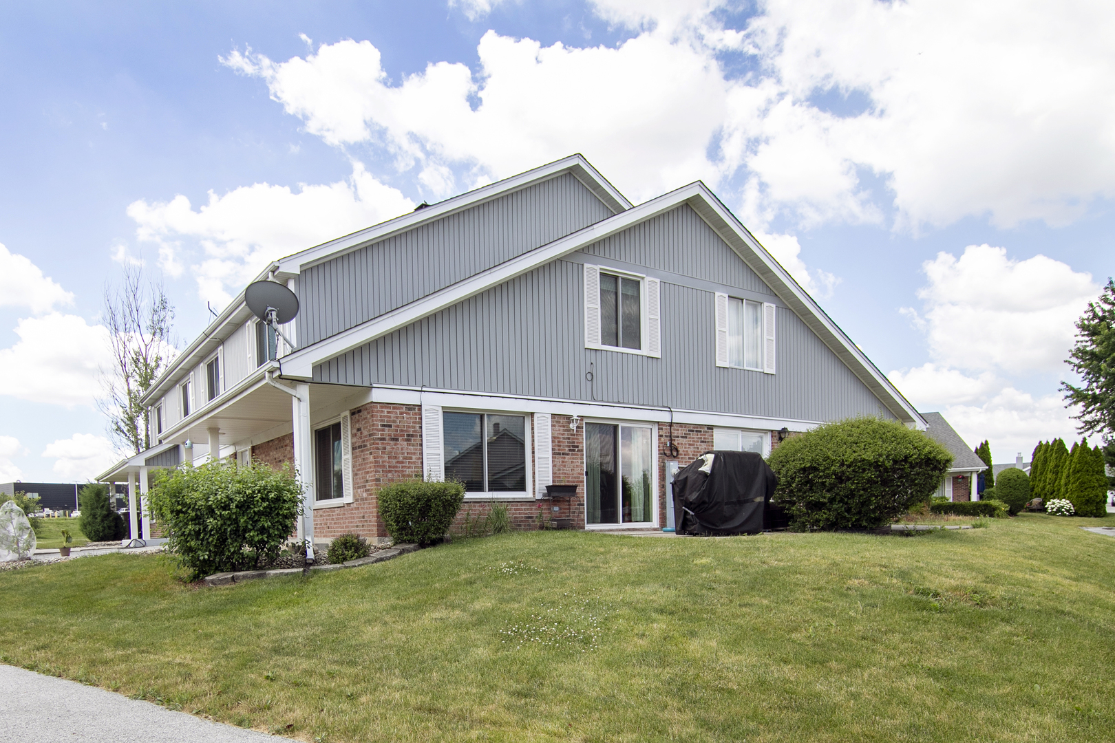 15810 Country Court Unit: 15810