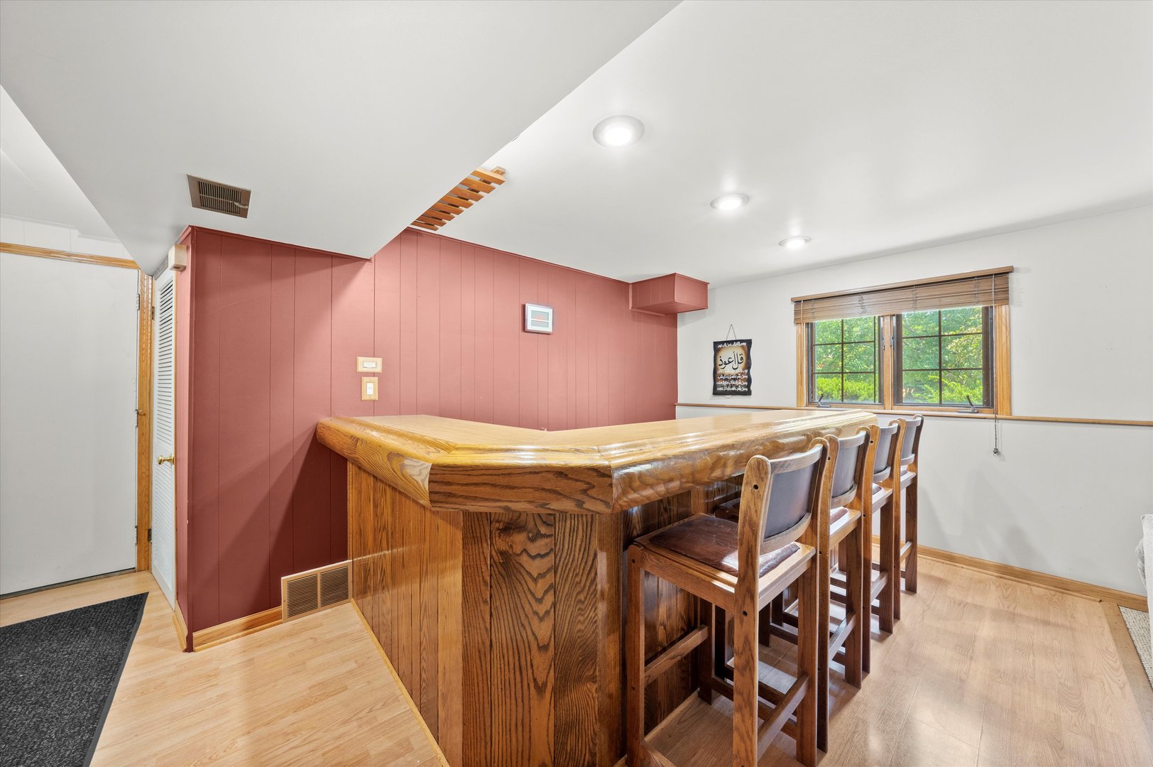6425 FORESTVIEW Drive