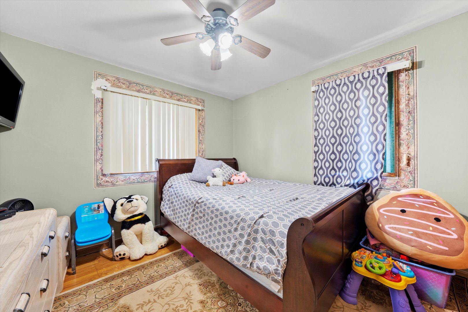 6425 FORESTVIEW Drive