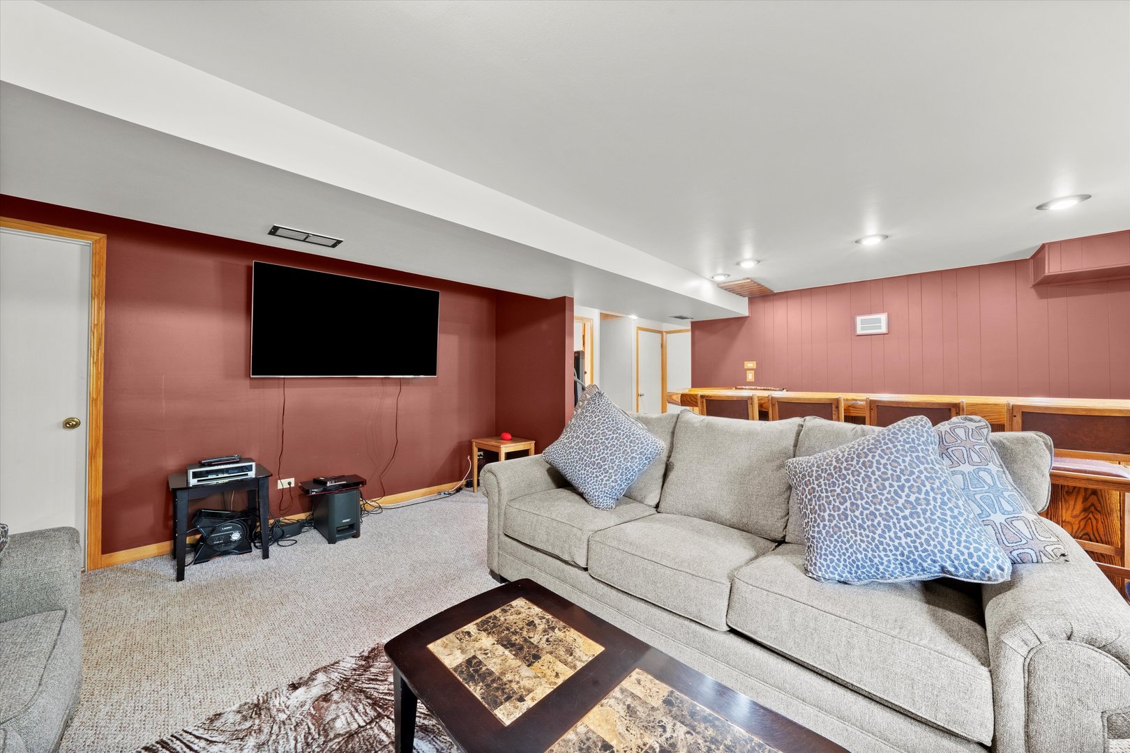 6425 FORESTVIEW Drive