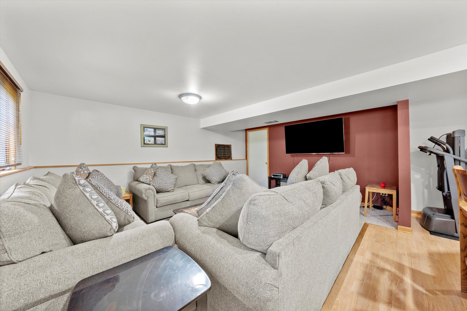 6425 FORESTVIEW Drive