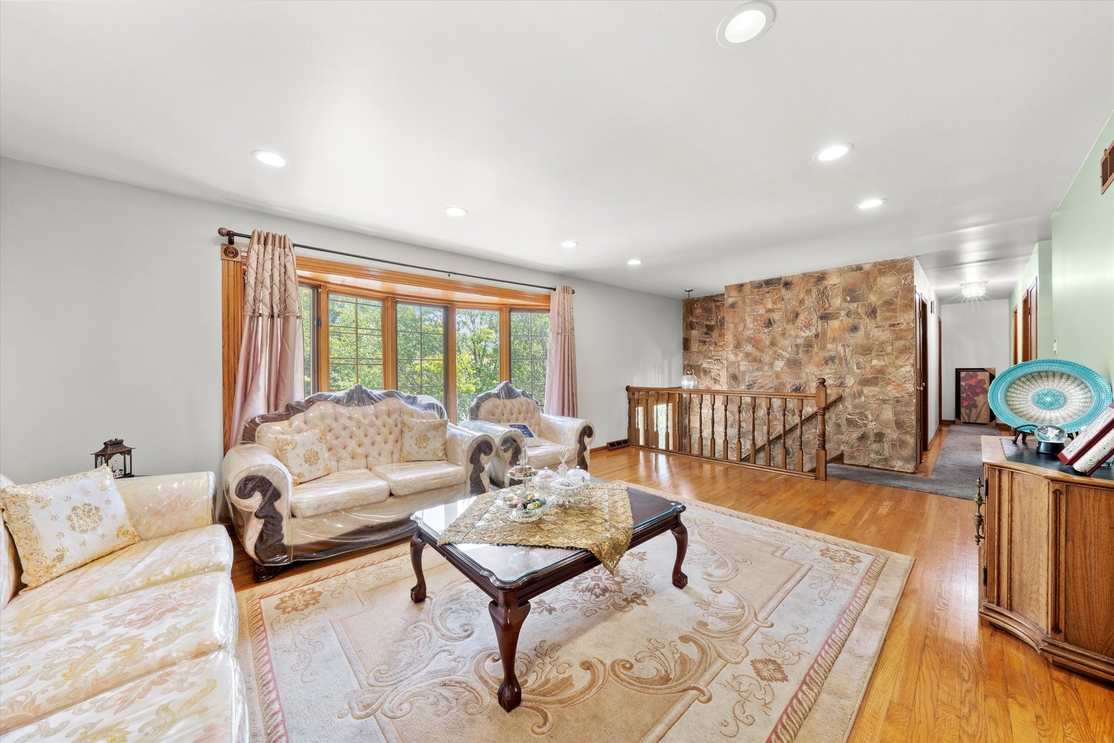 6425 FORESTVIEW Drive