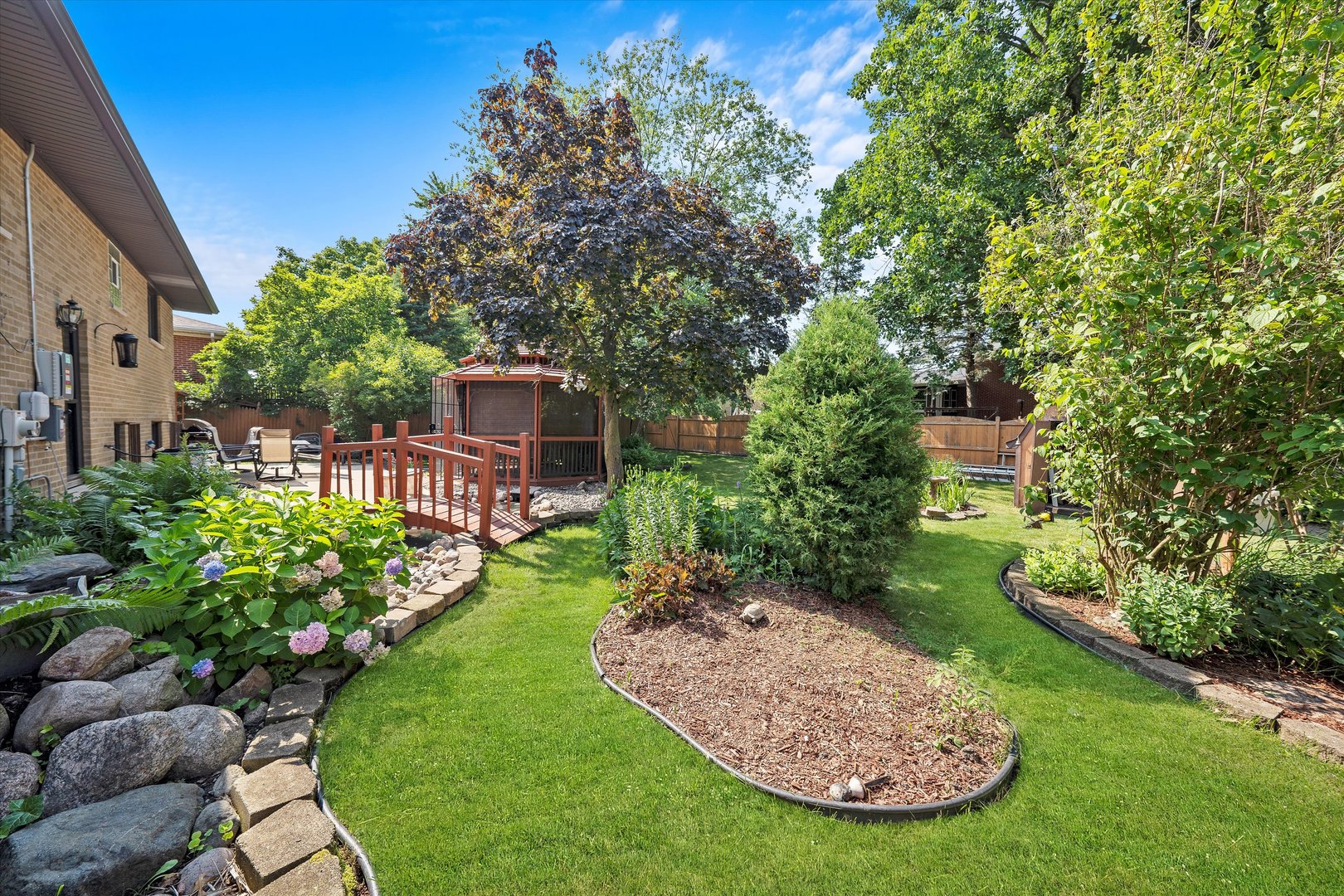 6425 FORESTVIEW Drive