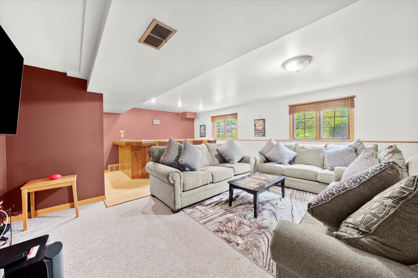 6425 FORESTVIEW Drive