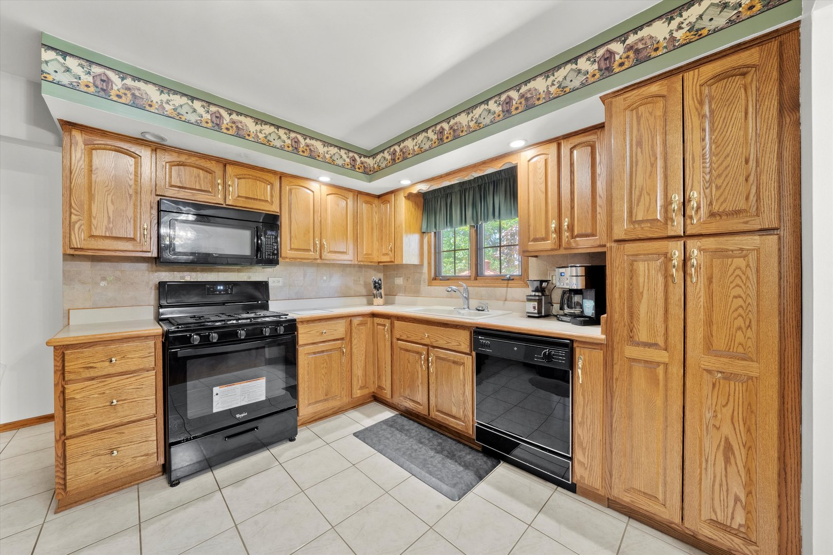 6425 FORESTVIEW Drive