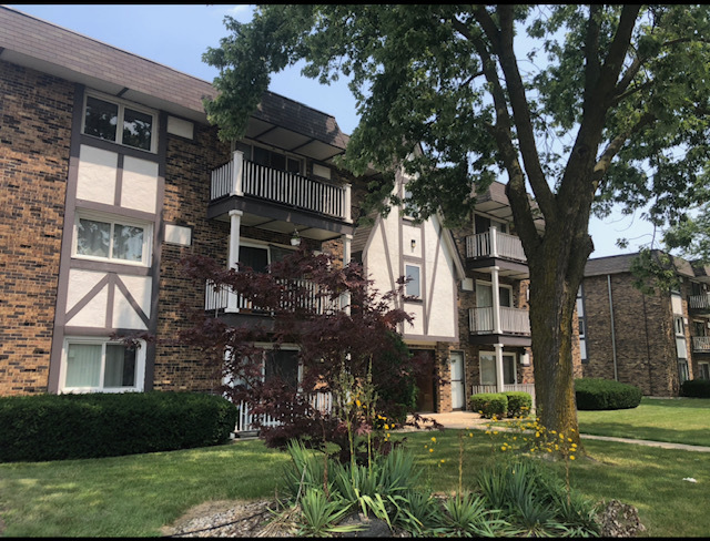 5858 W 87th Street Unit: 2B