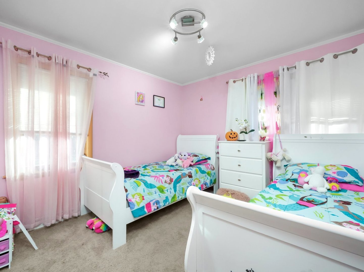 8705 W 92nd Place