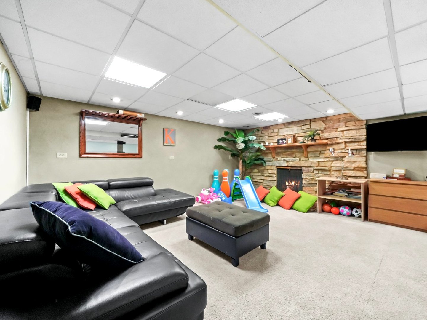 8705 W 92nd Place
