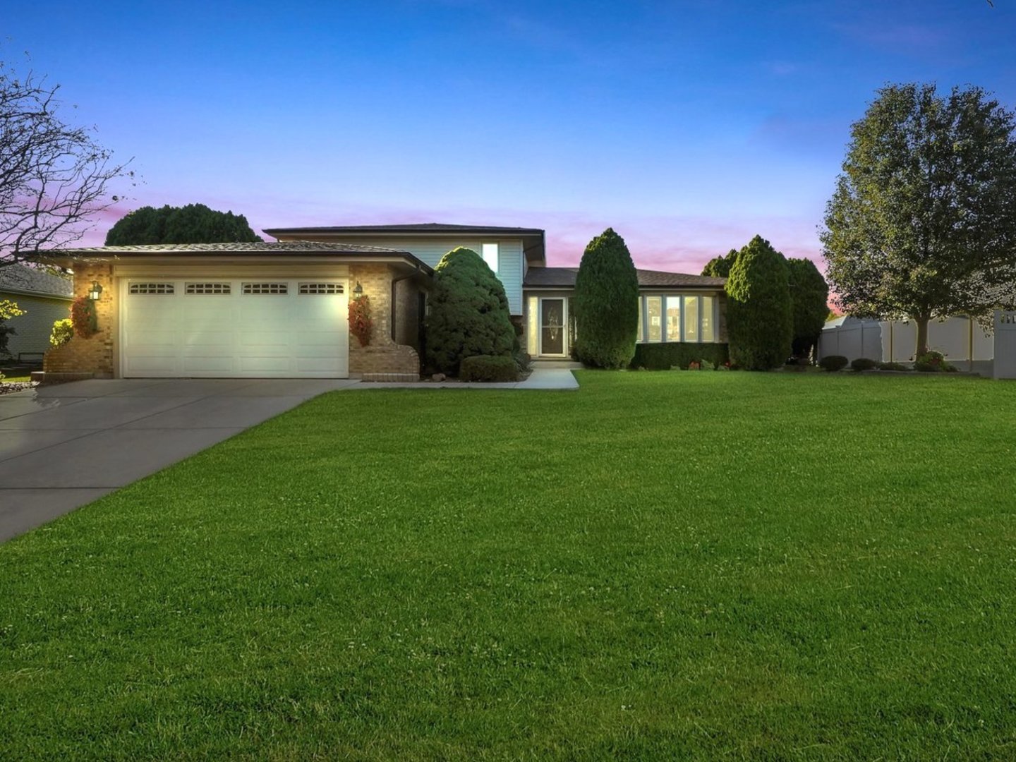15332 Stradford Lane