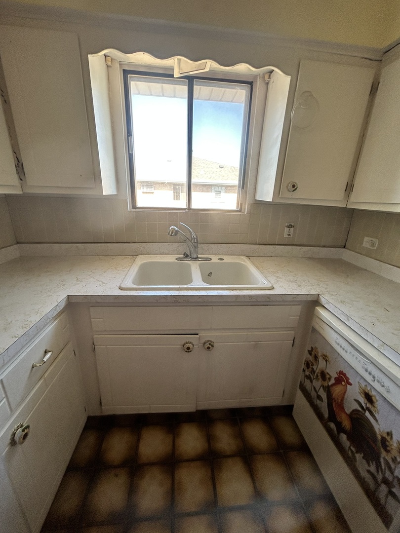 8019 Beloit Avenue Unit: 3A