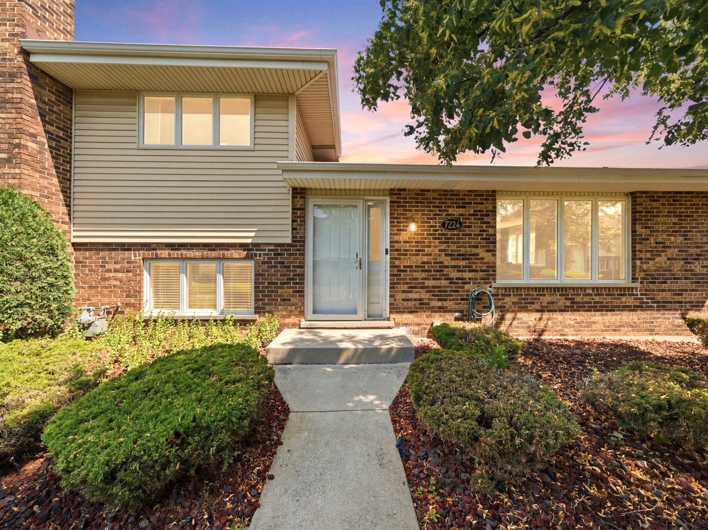 7324 W 154TH Street