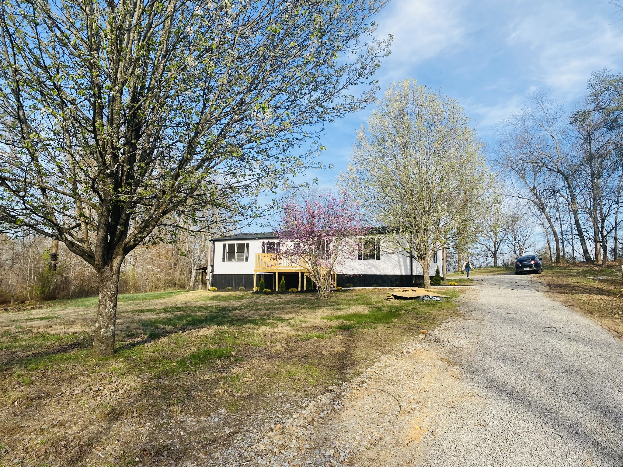 563 Sunset Point Rd